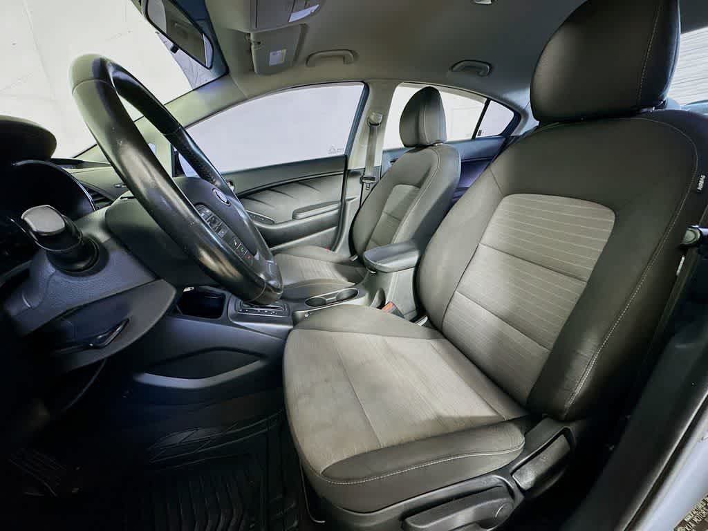 Thumbnail: 2016 Kia Forte - 12