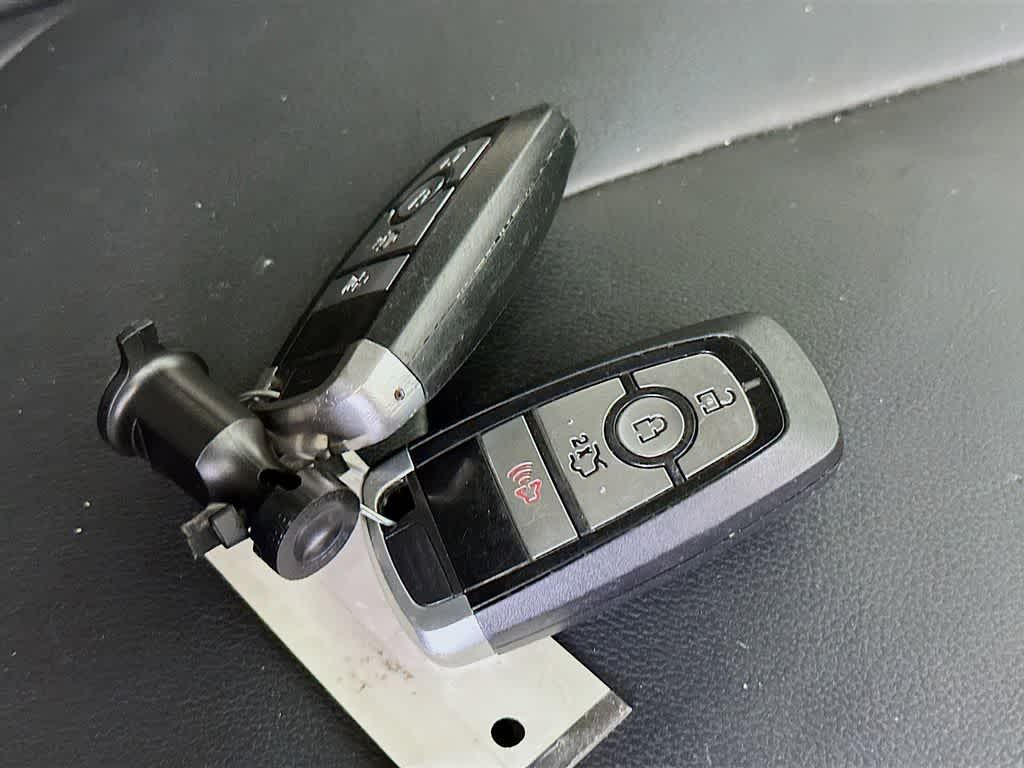 Thumbnail: 2017 Ford Edge - 22