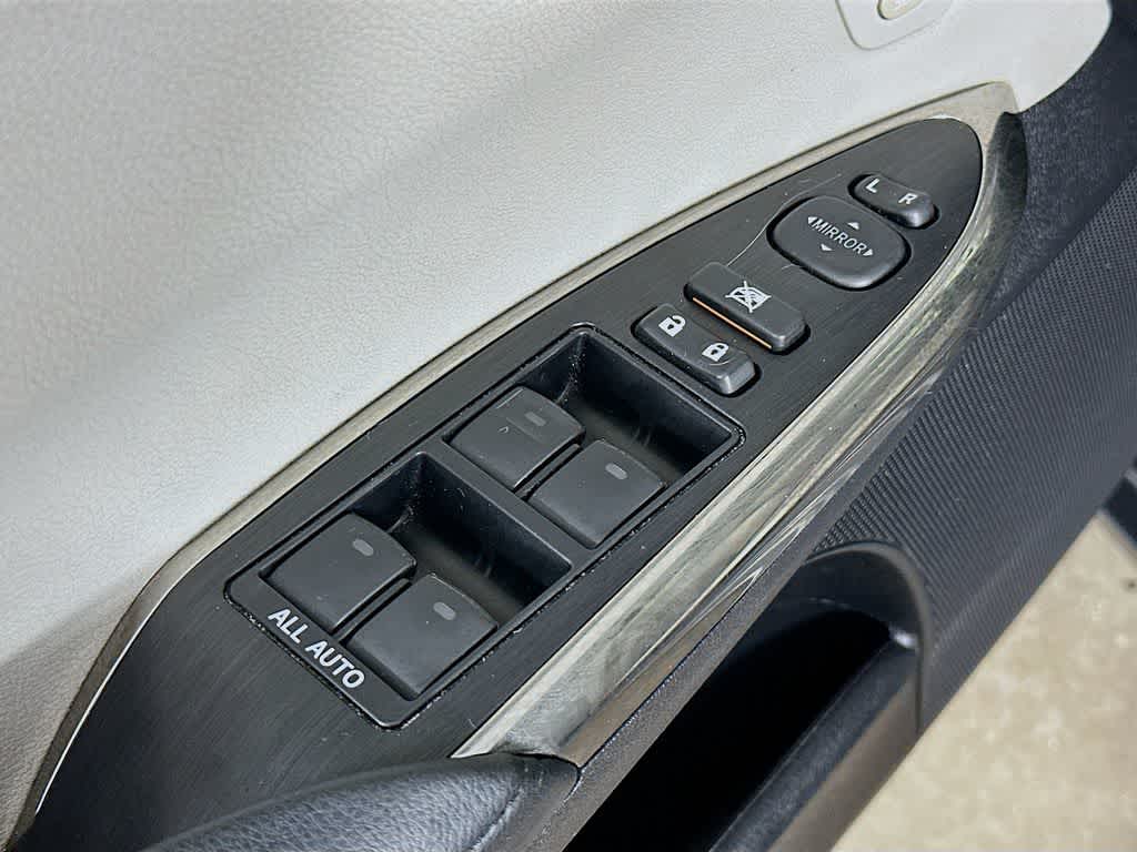 Thumbnail: 2013 Toyota Avalon - 29