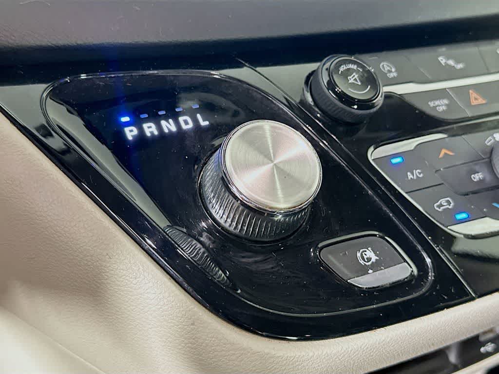Thumbnail: 2017 Chrysler Pacifica - 19