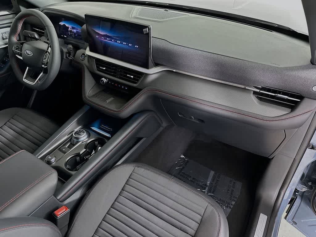 2025 Ford Explorer ST-Line 33