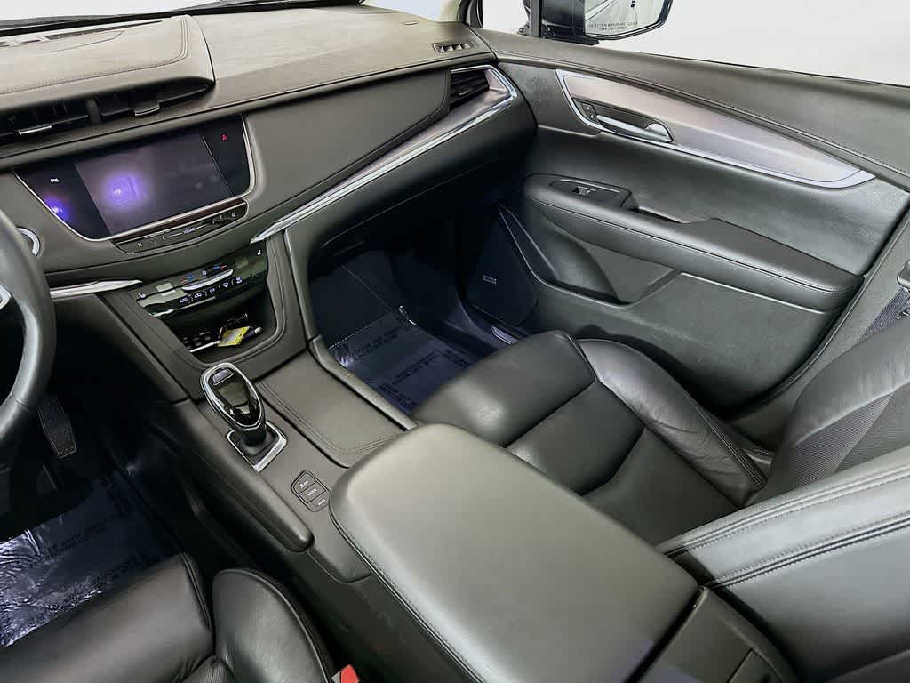 Thumbnail: 2017 Cadillac XT5 - 11