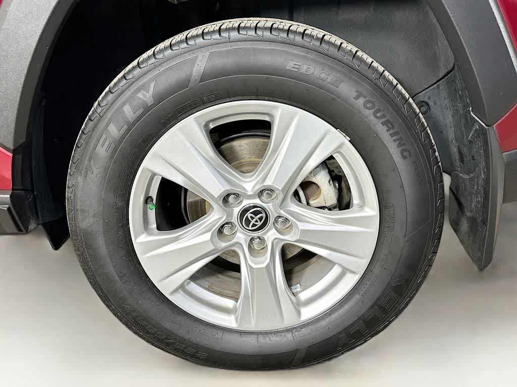 Thumbnail: 2021 Toyota RAV4 - 8