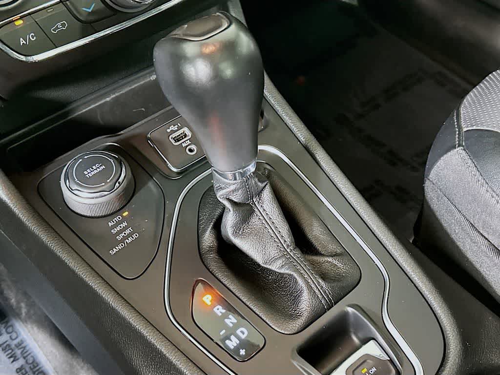 Thumbnail: 2022 Jeep Cherokee - 19