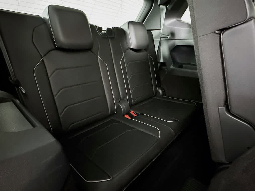 Thumbnail: 2021 Volkswagen Tiguan - 32