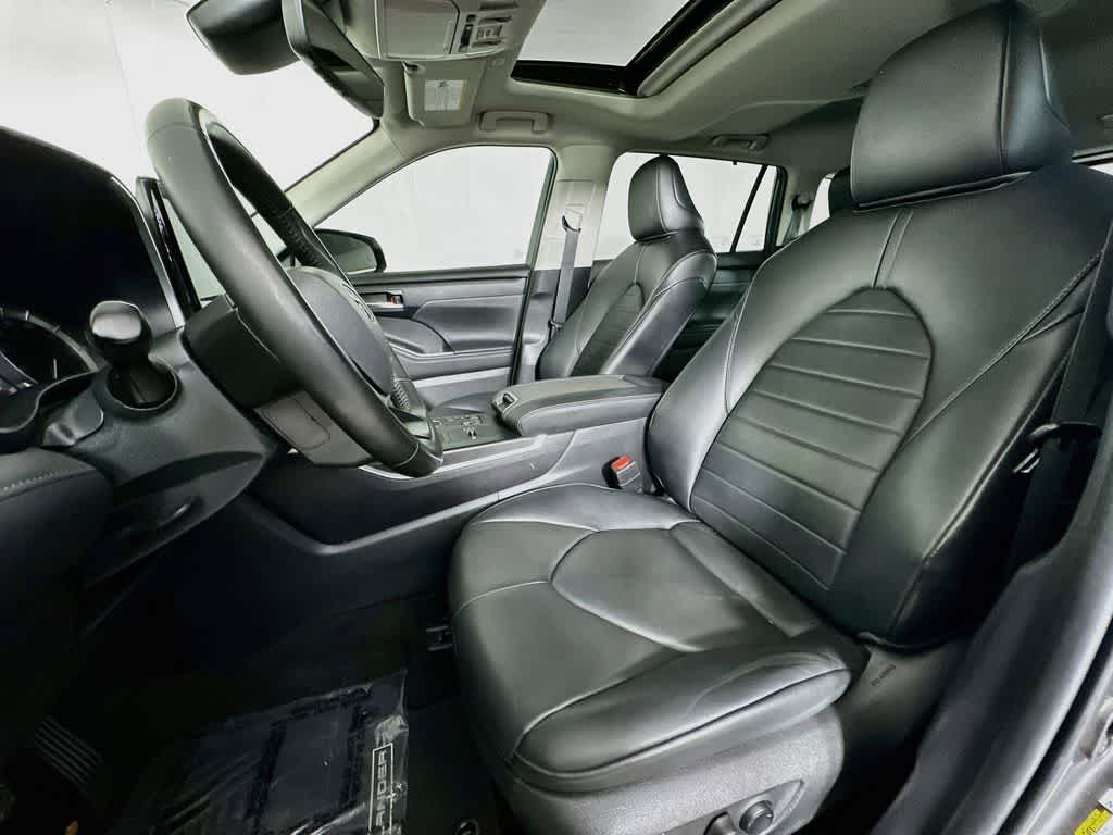 Thumbnail: 2023 Toyota Highlander - 12