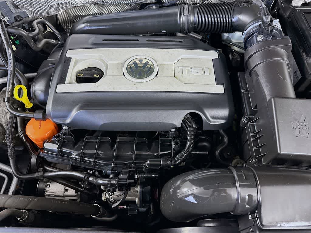 Thumbnail: 2015 Volkswagen Tiguan - 9