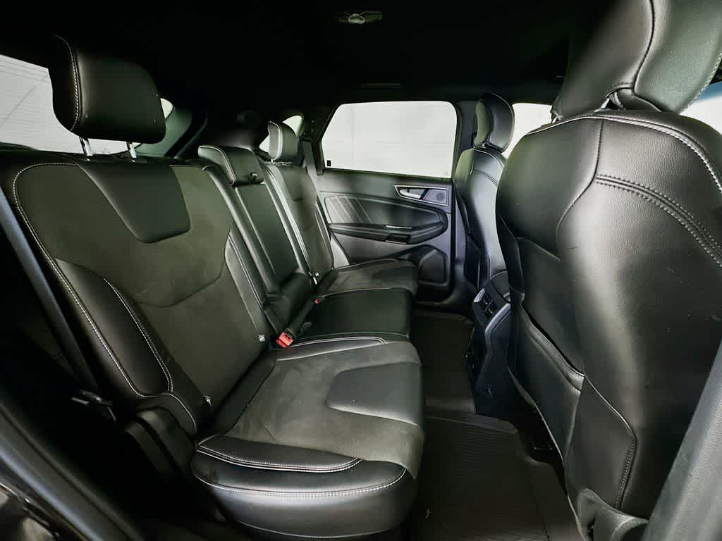 Thumbnail: 2019 Ford Edge - 32