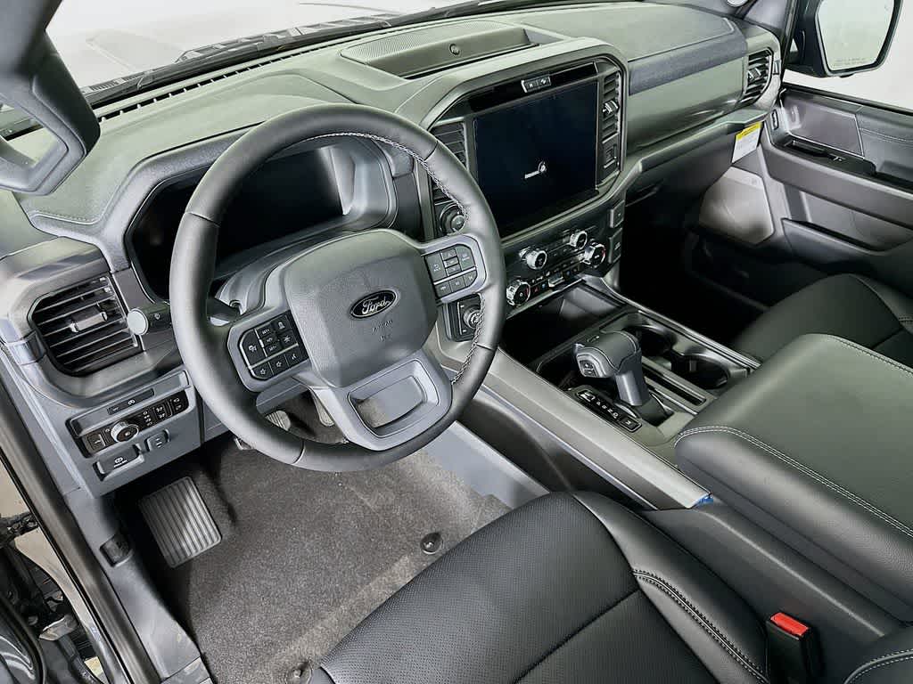 2025 Ford F-150 Lariat 2
