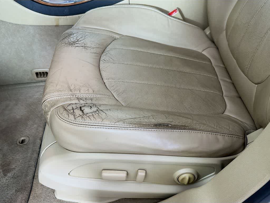 Thumbnail: 2010 Buick Enclave - 30