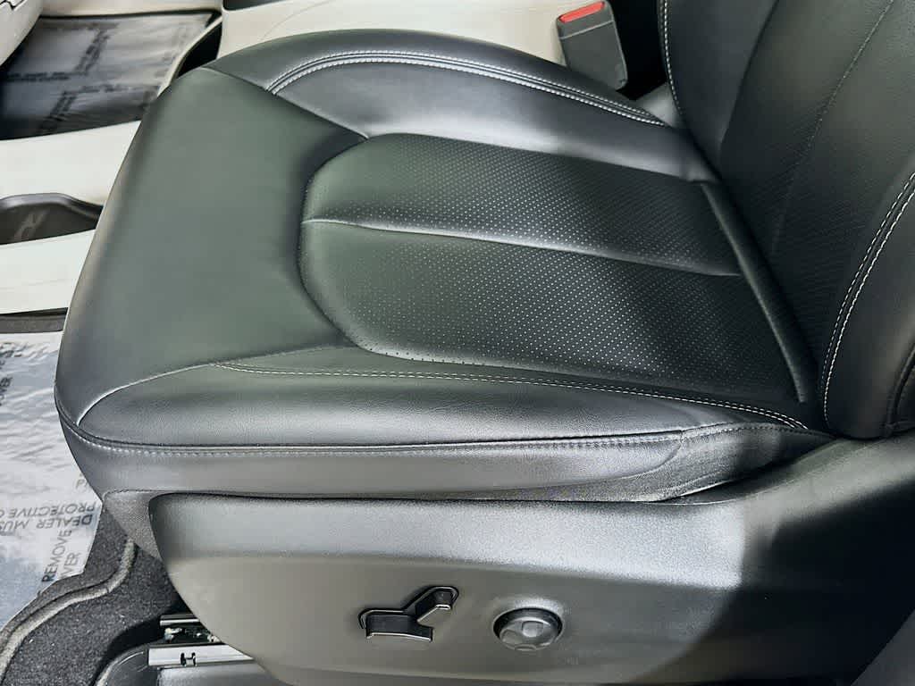 Thumbnail: 2024 Chrysler Pacifica - 30