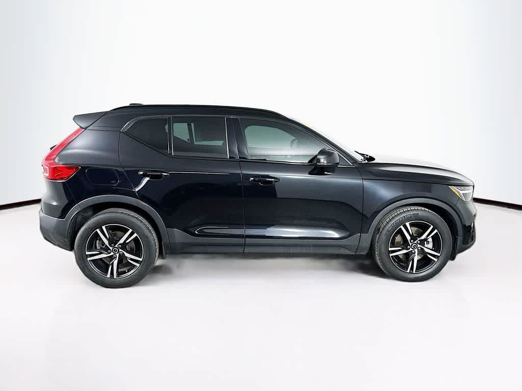 Thumbnail: 2023 Volvo XC40 - 24