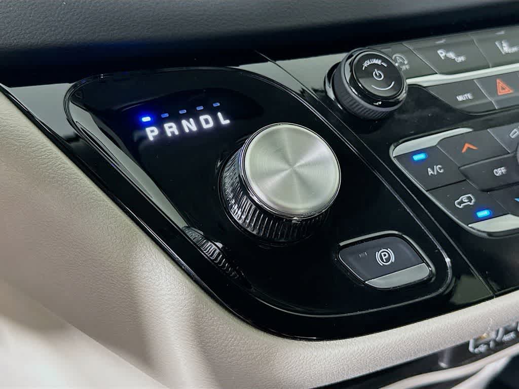 Thumbnail: 2024 Chrysler Pacifica - 19