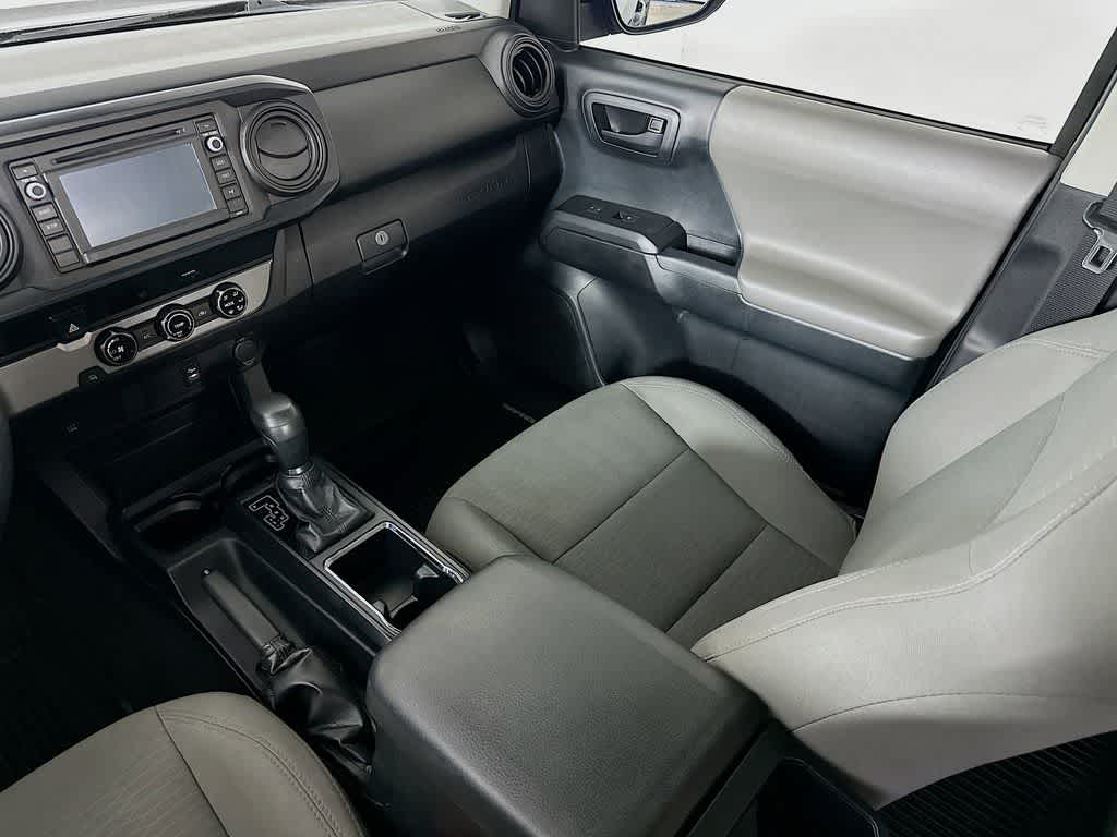 Thumbnail: 2018 Toyota Tacoma - 10