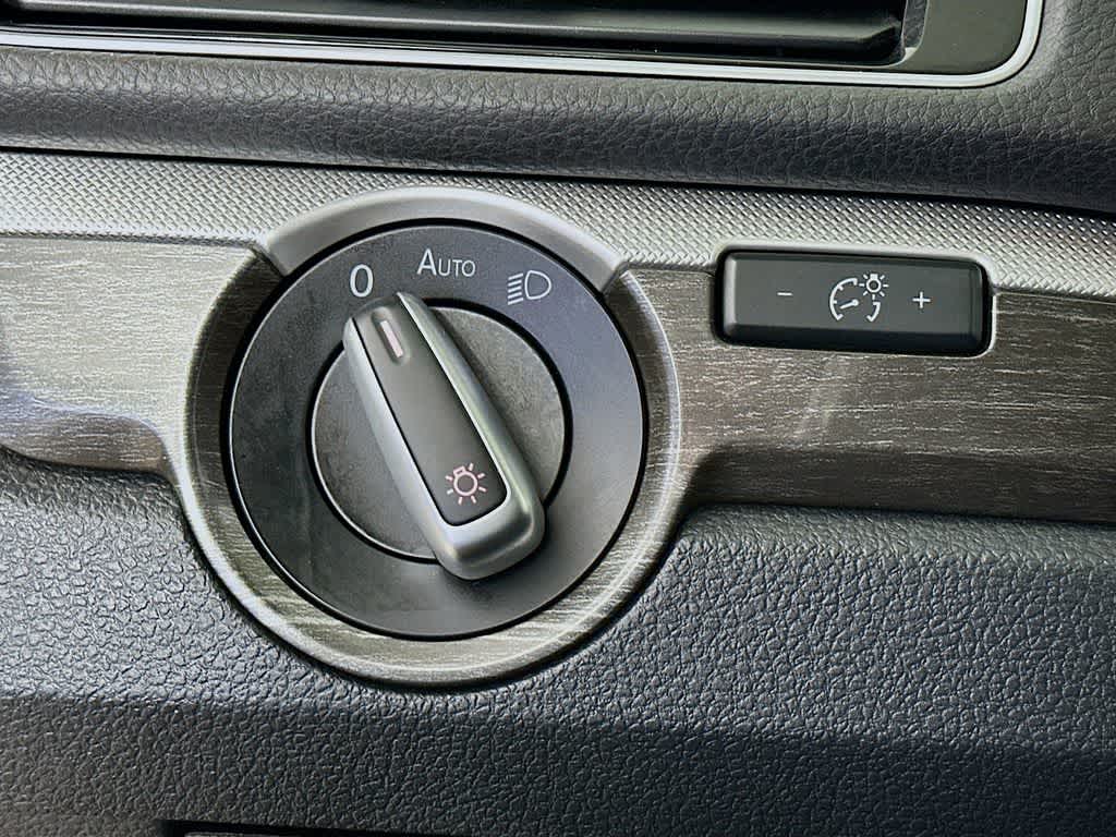 Thumbnail: 2016 Volkswagen Passat - 27