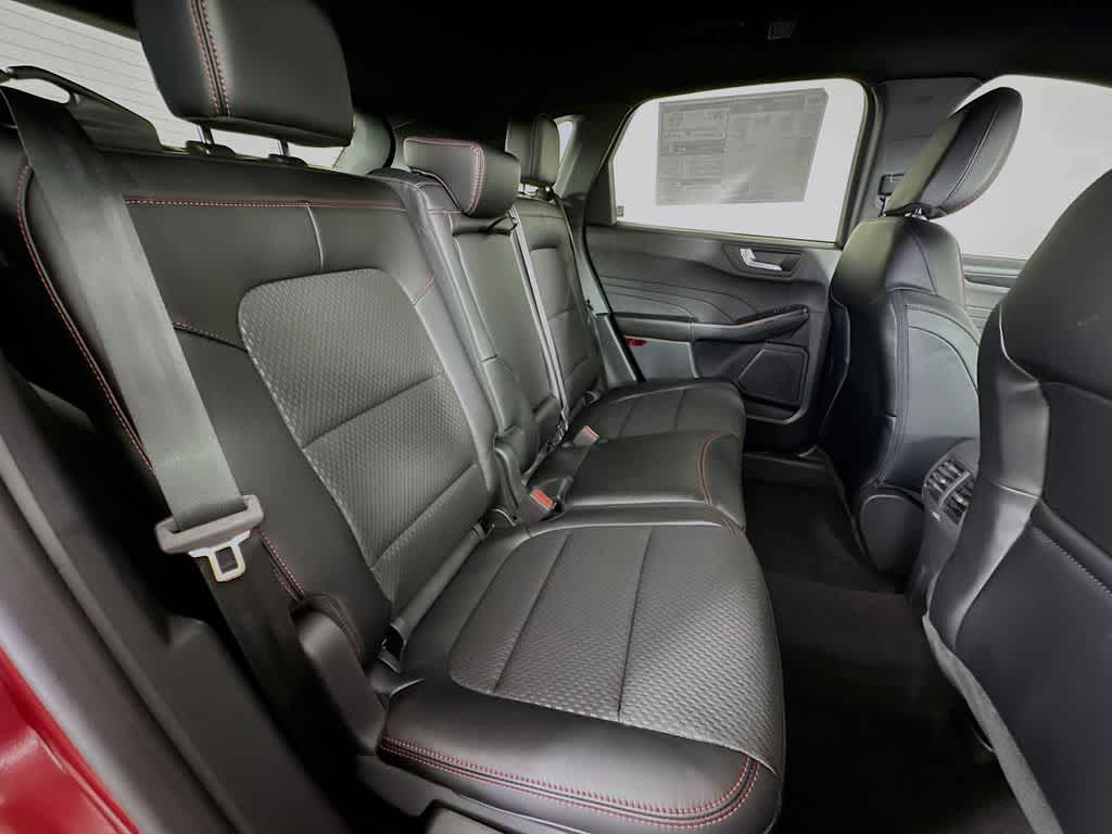 2025 Ford Escape ST-Line 31