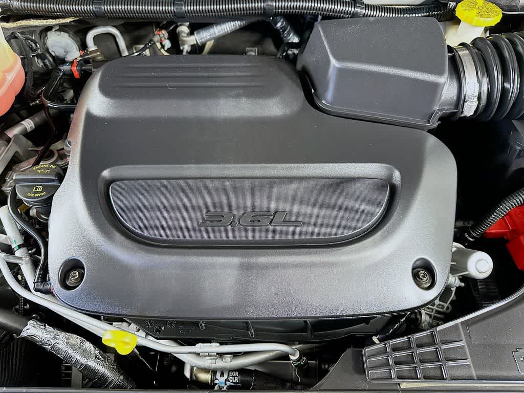 Thumbnail: 2022 Chrysler Pacifica - 8