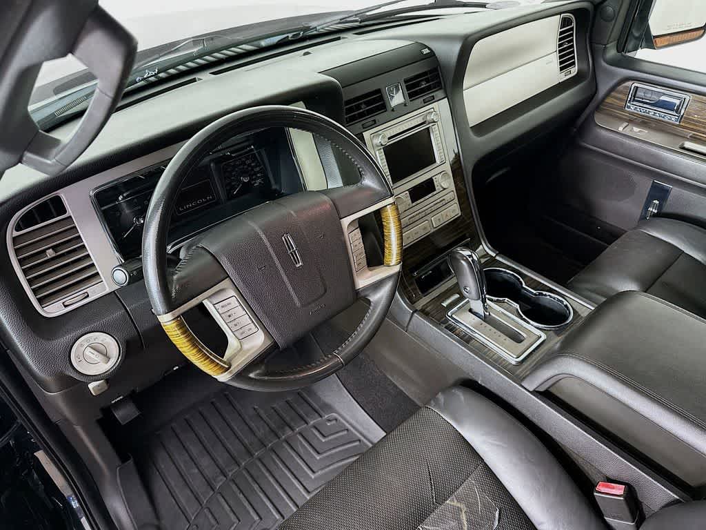 2010 Lincoln Navigator  2