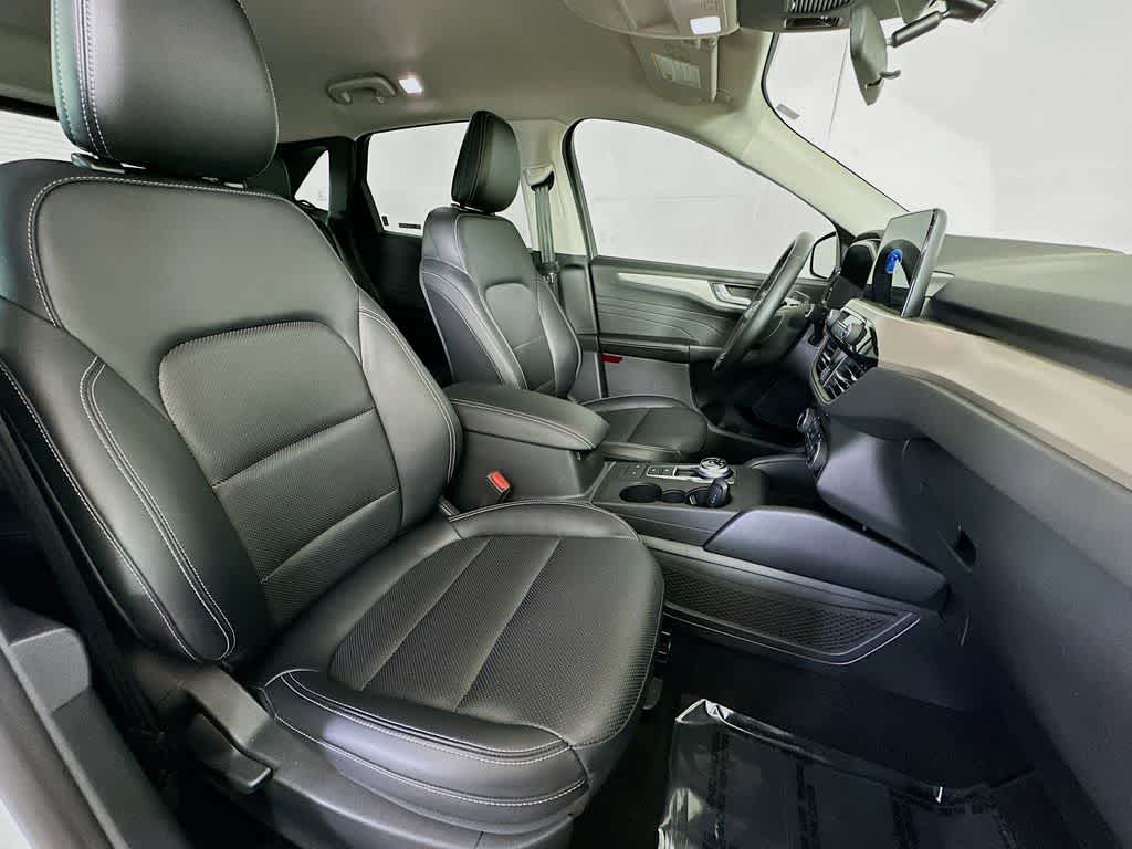 Thumbnail: 2021 Ford Escape - 15