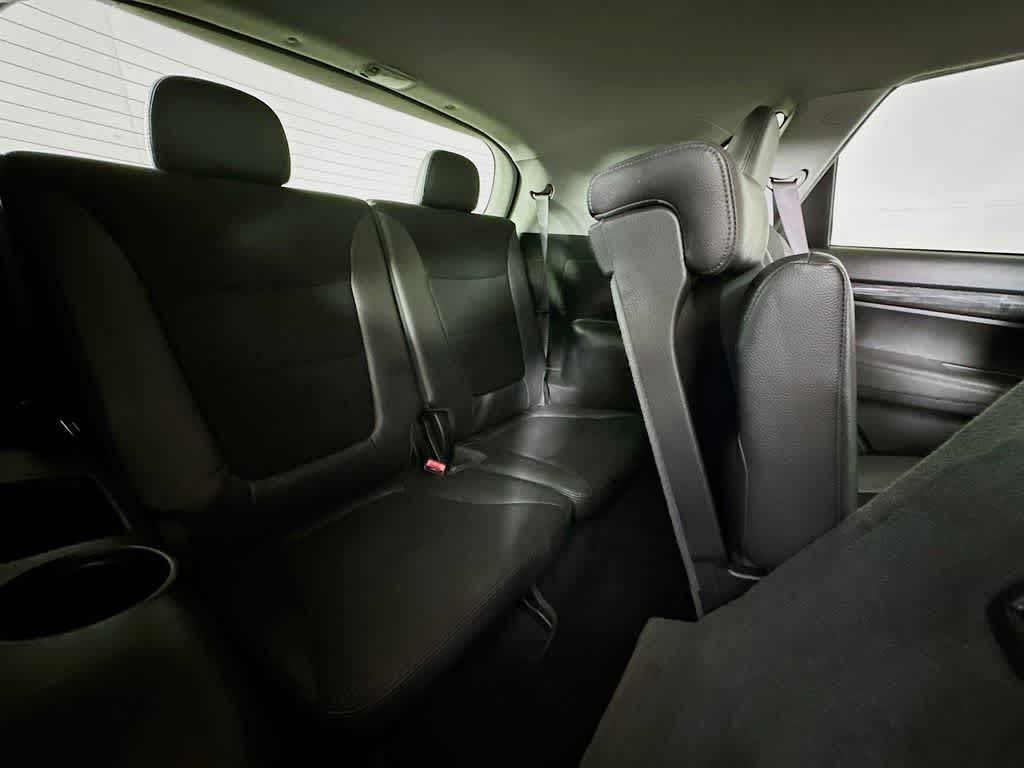 Thumbnail: 2012 Kia Sorento - 32
