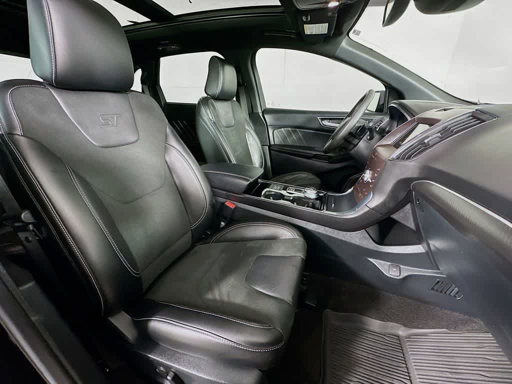 Thumbnail: 2020 Ford Edge - 15