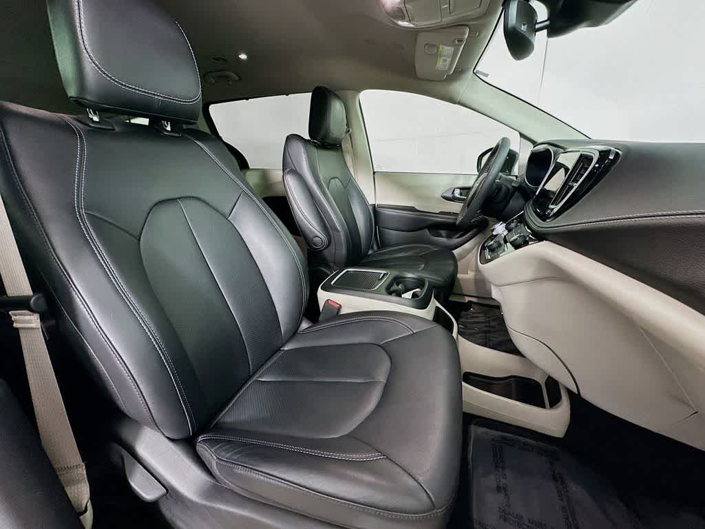 Thumbnail: 2022 Chrysler Pacifica - 14