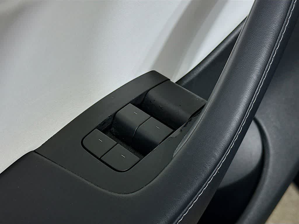 Thumbnail: 2022 Tesla Model Y - 29