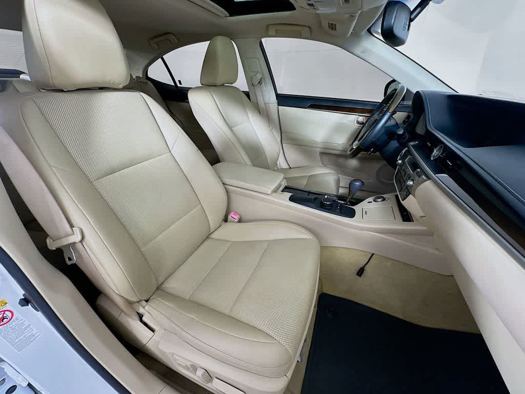 Thumbnail: 2015 Lexus ES - 15