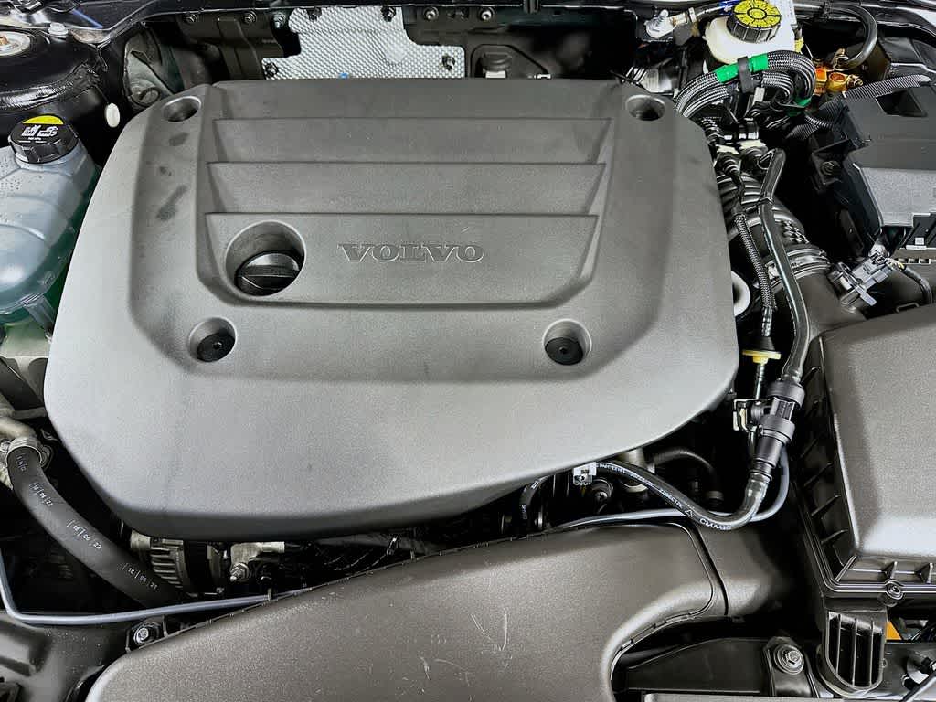 Thumbnail: 2023 Volvo XC40 - 9