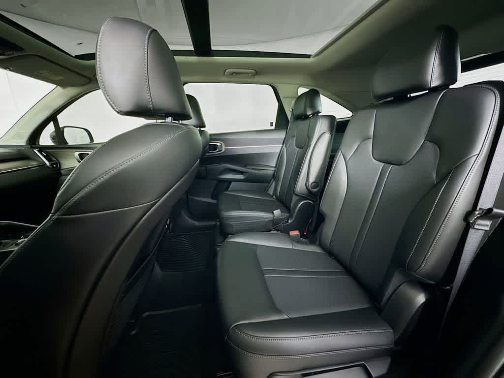 Thumbnail: 2023 Kia Sorento - 14