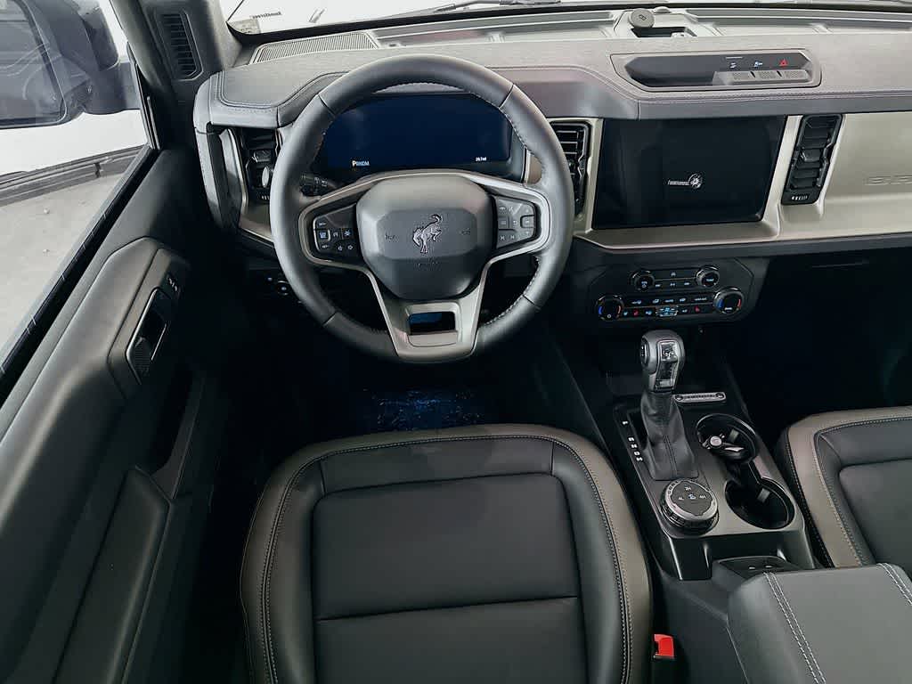 2025 Ford Bronco Outer Banks 10
