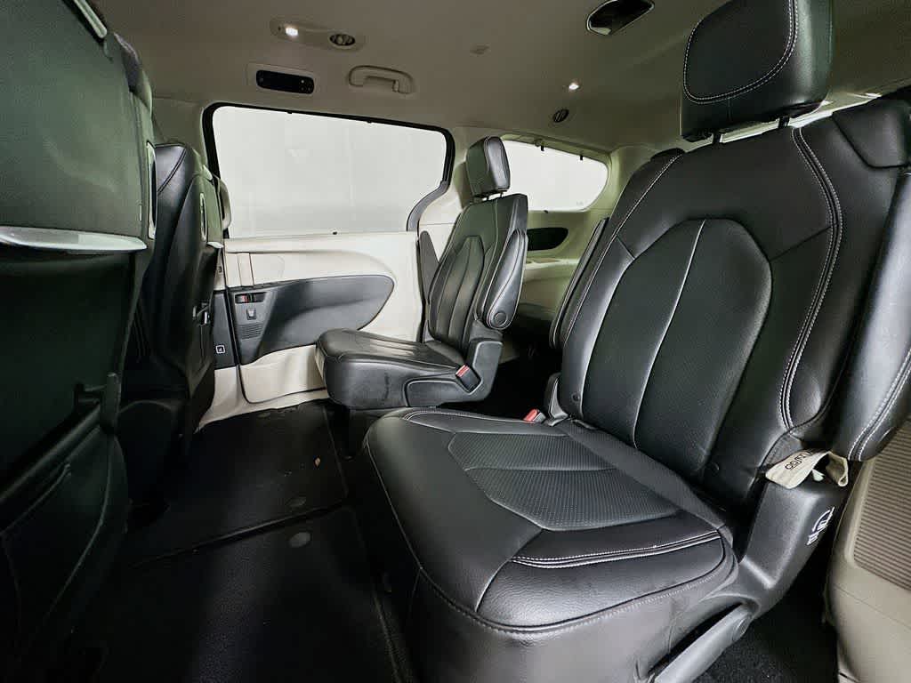 Thumbnail: 2022 Chrysler Pacifica - 14