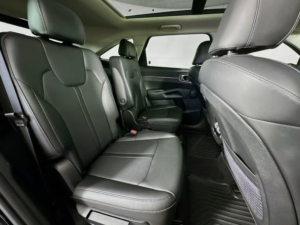 Thumbnail: 2023 Kia Sorento - 34