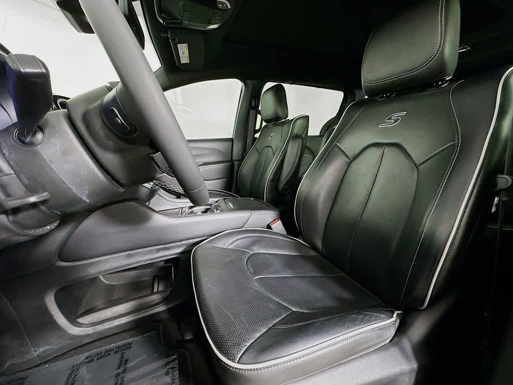 Thumbnail: 2022 Chrysler Pacifica - 12