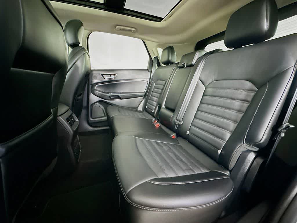 Thumbnail: 2016 Ford Edge - 14
