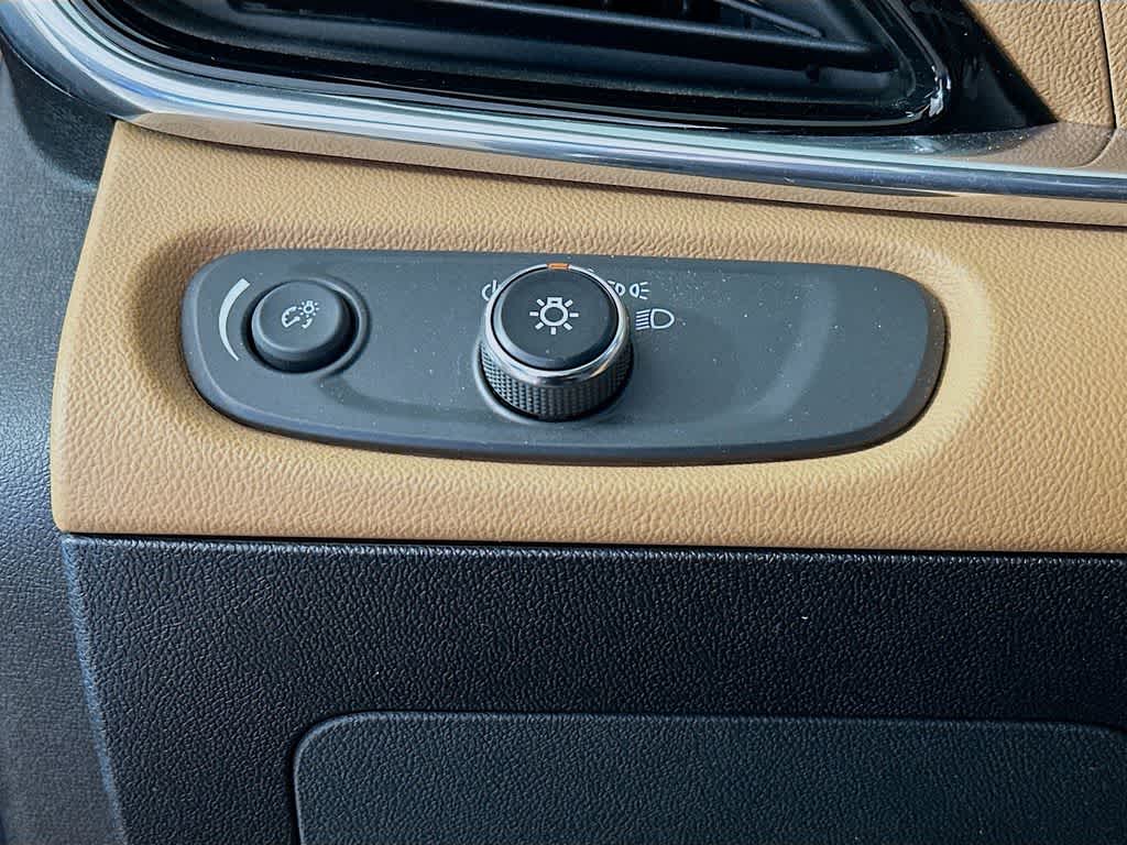 Thumbnail: 2017 Chevrolet Volt - 26