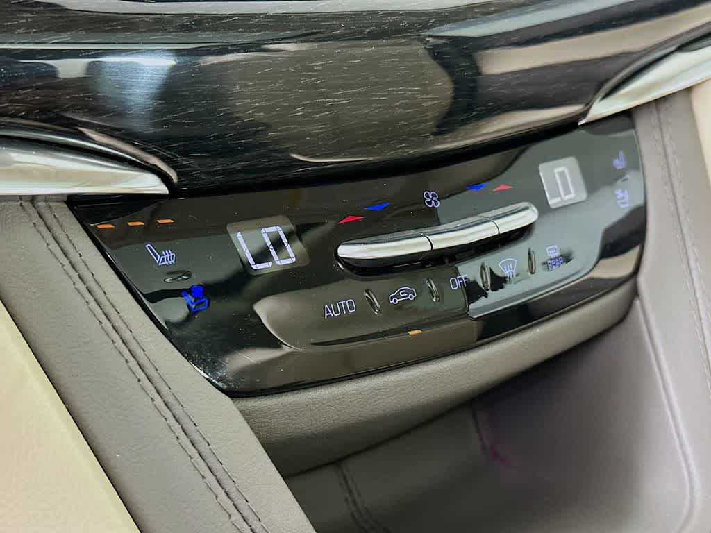 Thumbnail: 2023 Cadillac XT6 - 18
