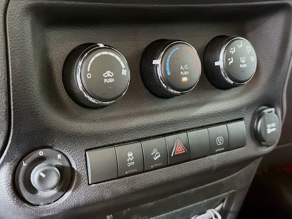 Thumbnail: 2017 Jeep Wrangler - 17