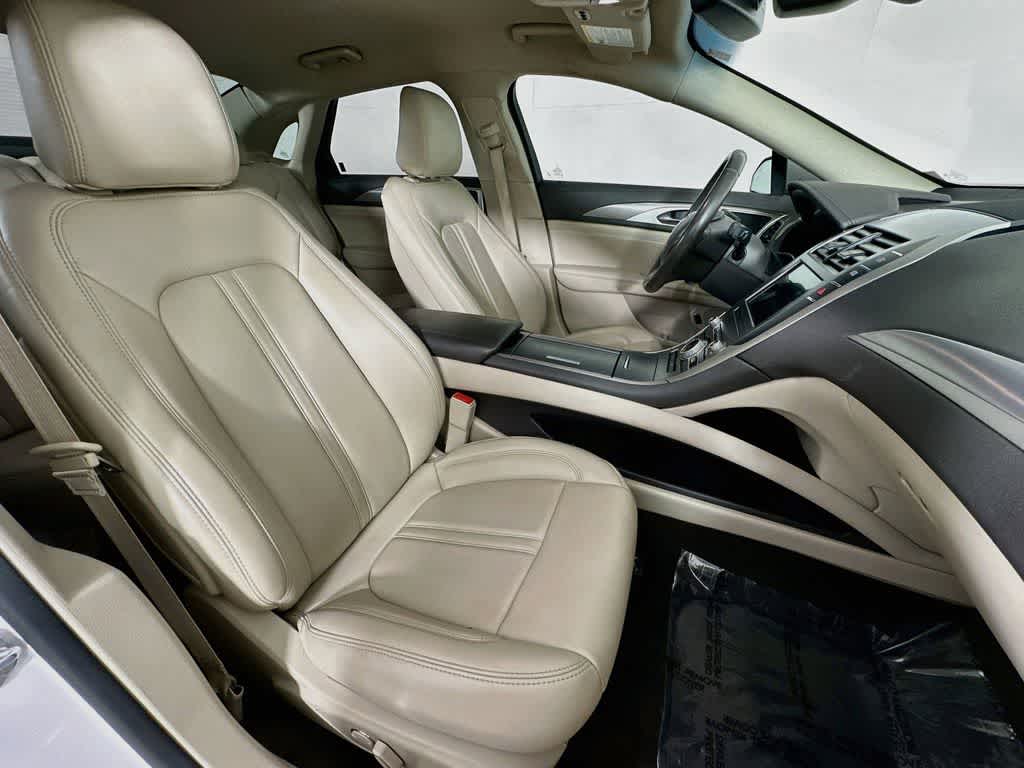 Thumbnail: 2020 Lincoln MKZ - 15