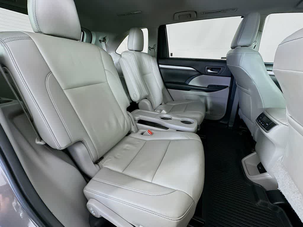 Thumbnail: 2019 Toyota Highlander - 32