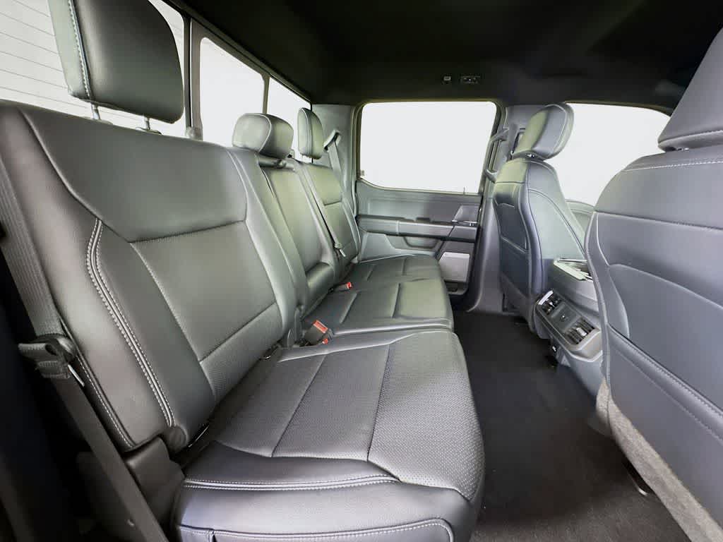 2025 Ford F-150 Lariat 32