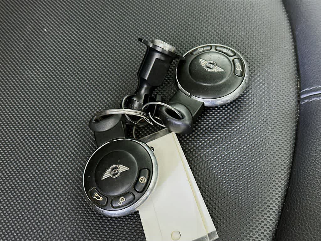 Thumbnail: 2013 MINI Cooper Countryman - 21