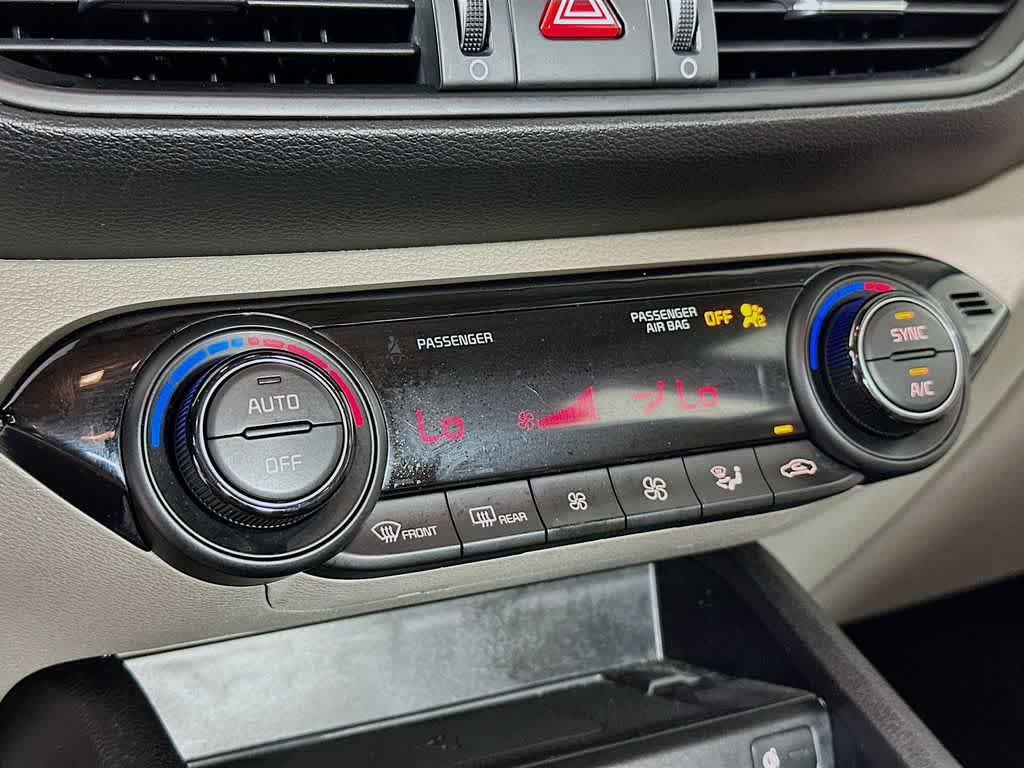 Thumbnail: 2019 Kia Forte - 18