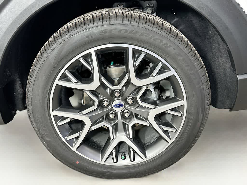 2025 Ford Explorer Platinum 8