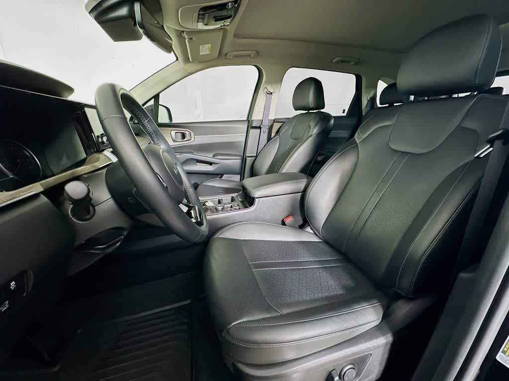 Thumbnail: 2023 Kia Sorento - 12