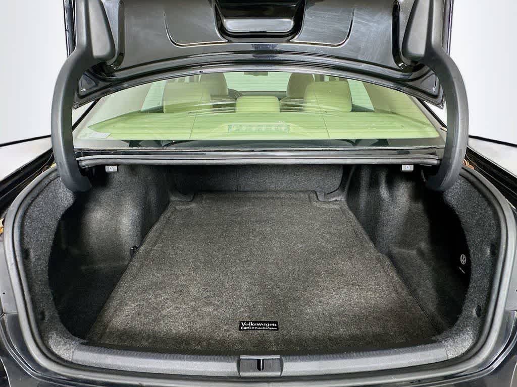 Thumbnail: 2013 Volkswagen Passat - 21