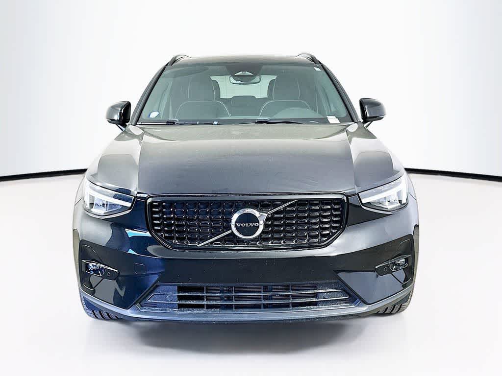 Thumbnail: 2023 Volvo XC40 - 6