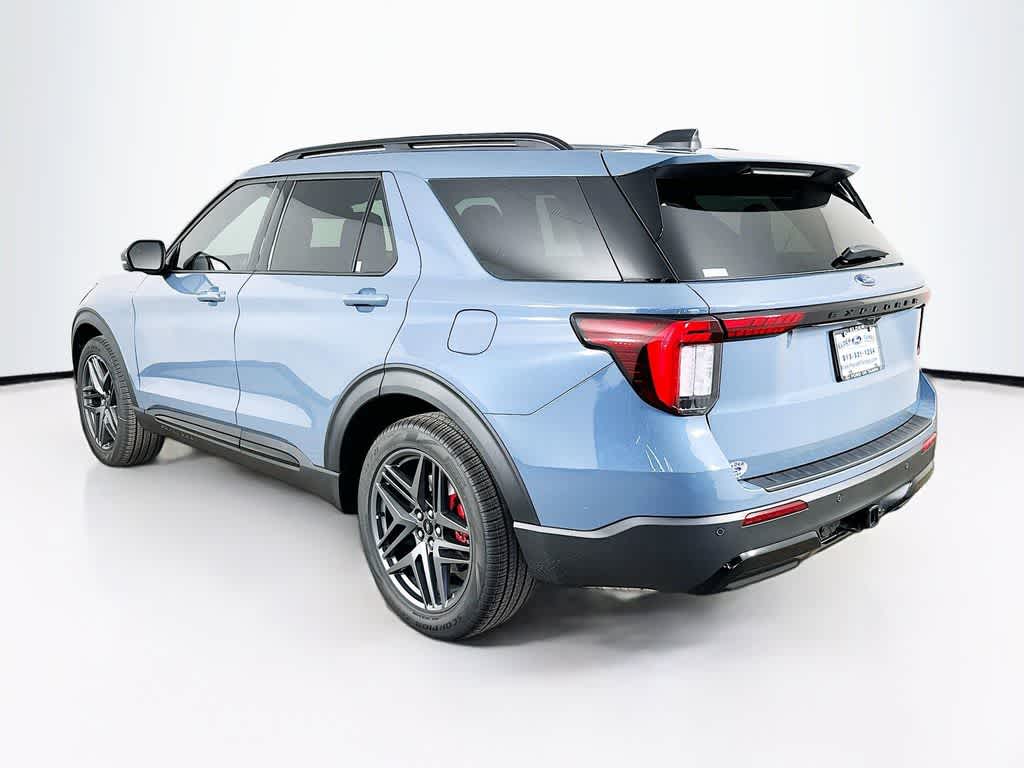 2025 Ford Explorer ST-Line 4