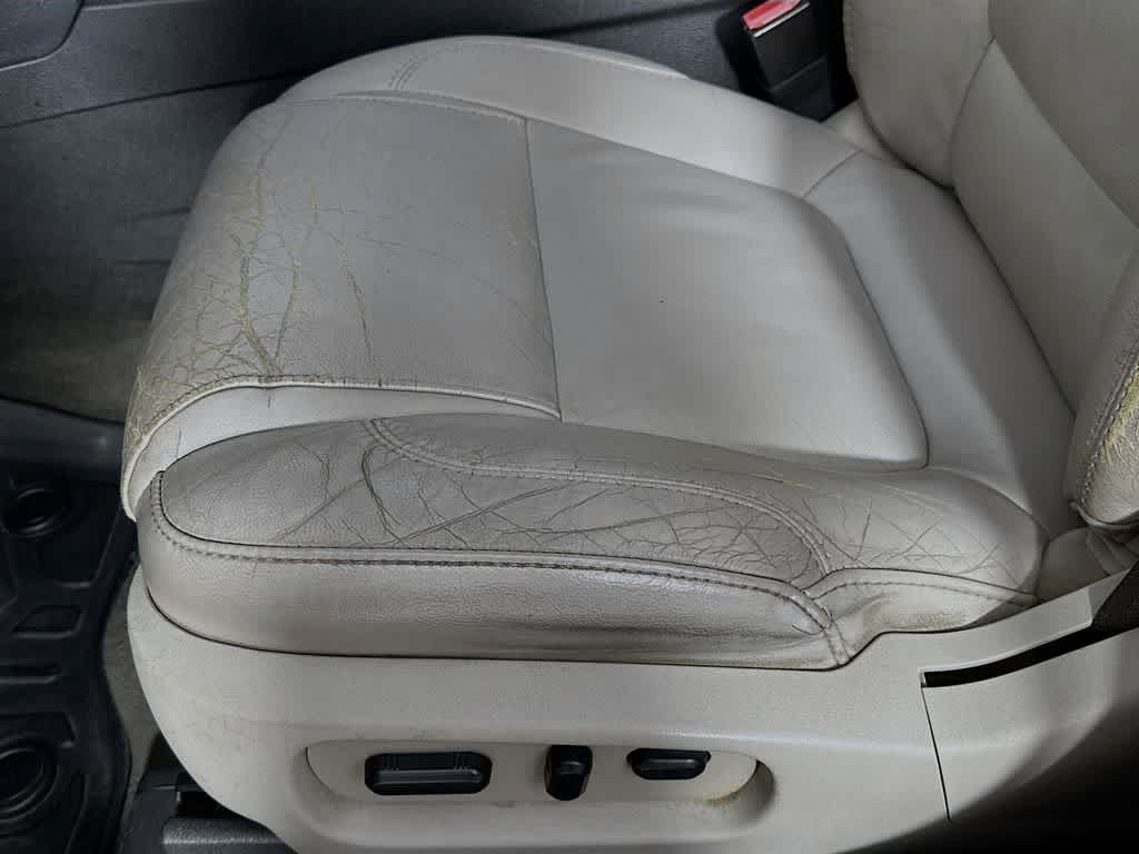 Thumbnail: 2011 Ford Explorer - 31
