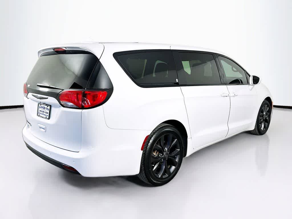 Thumbnail: 2019 Chrysler Pacifica - 25